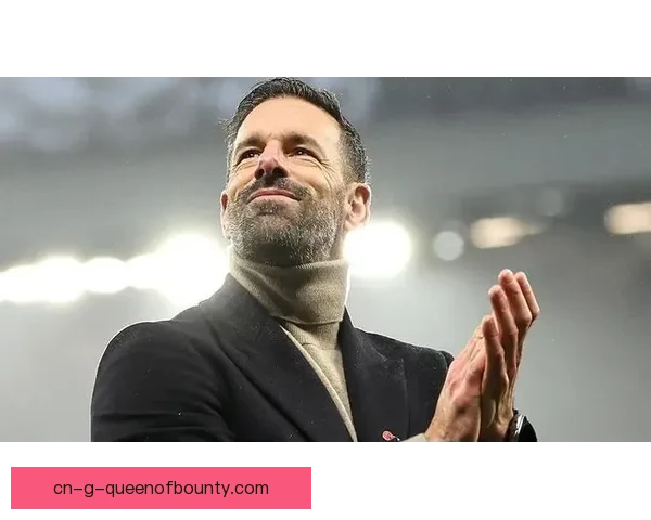 2025年11月曼联解雇滕哈格后范尼斯特鲁伊临时执教保持不败展现领导力